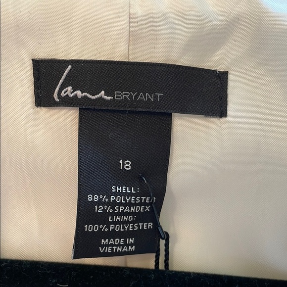 Lane Bryant Cream Blazer with Tailored Fit and Notched Lapels - Picture 2 of 8